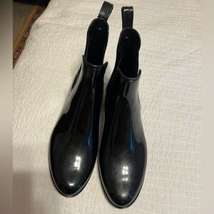 These boots are lost.  Sorry!  I have not been able to find them.